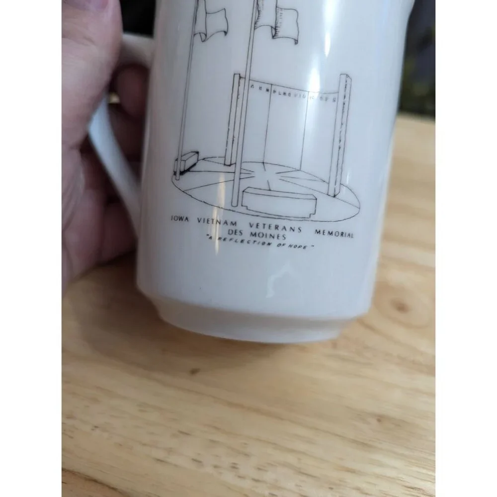 Vietnam‎ Veterans memorial Des Moines Iowa mug white black line art 4 inch vtg